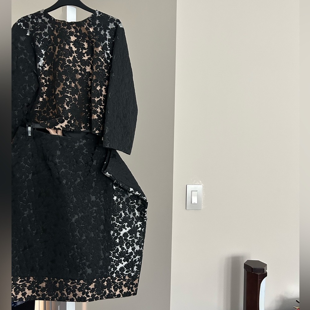 Elegant Black Floral Pencil Skirt
